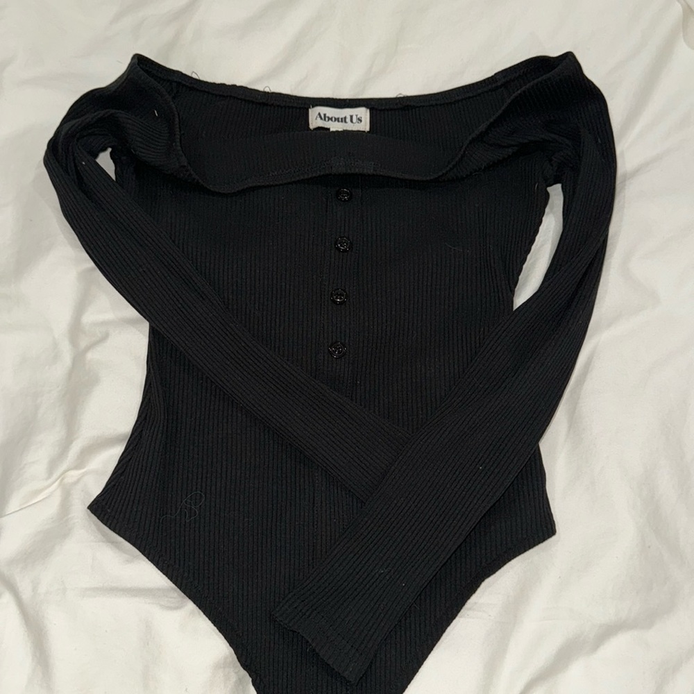 About Us Revolve Black Button Up XS Off shoulder bodysuit